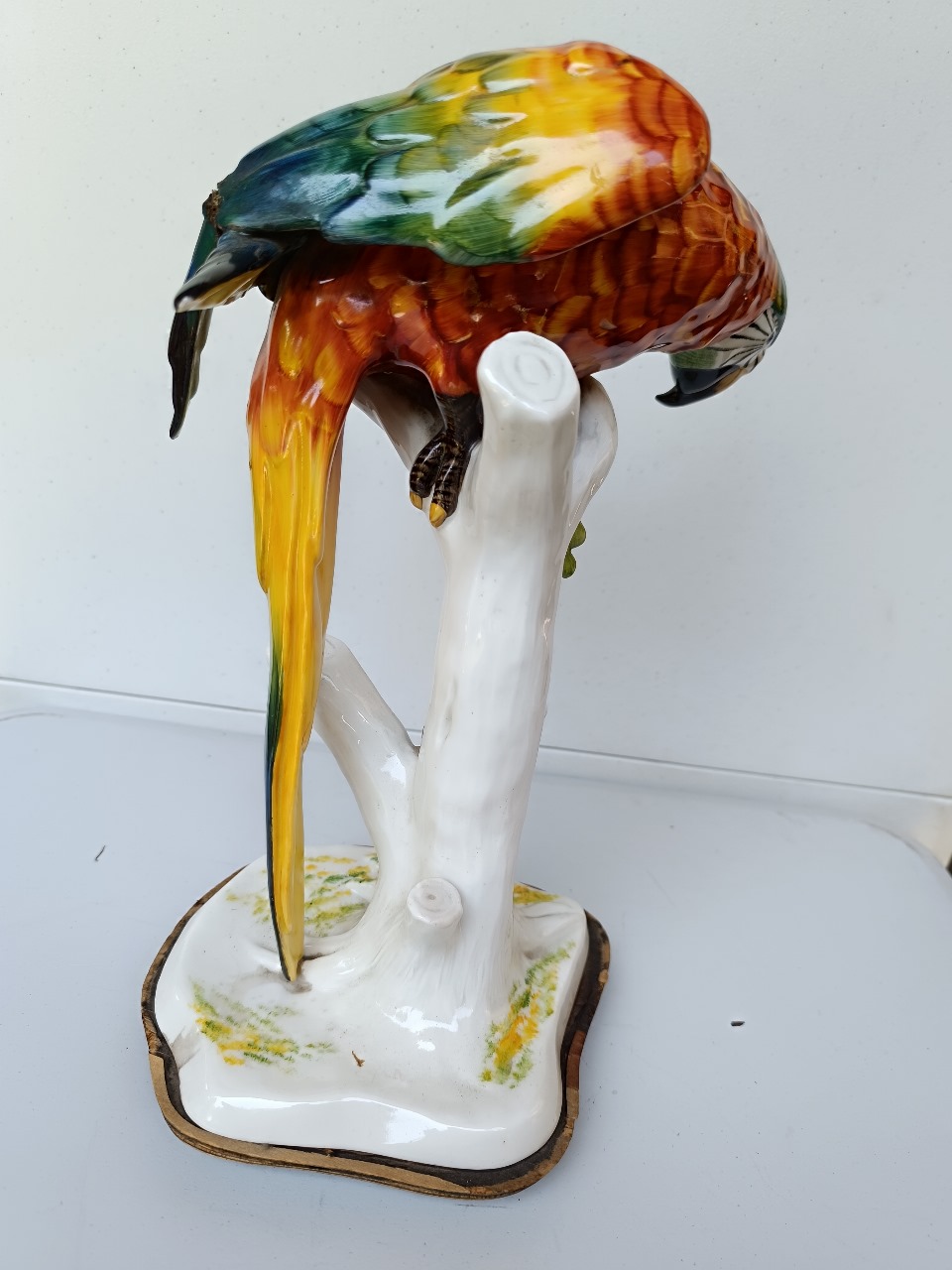 Figura guacamayo en tronco porcelana Bavaria - Imagen 3