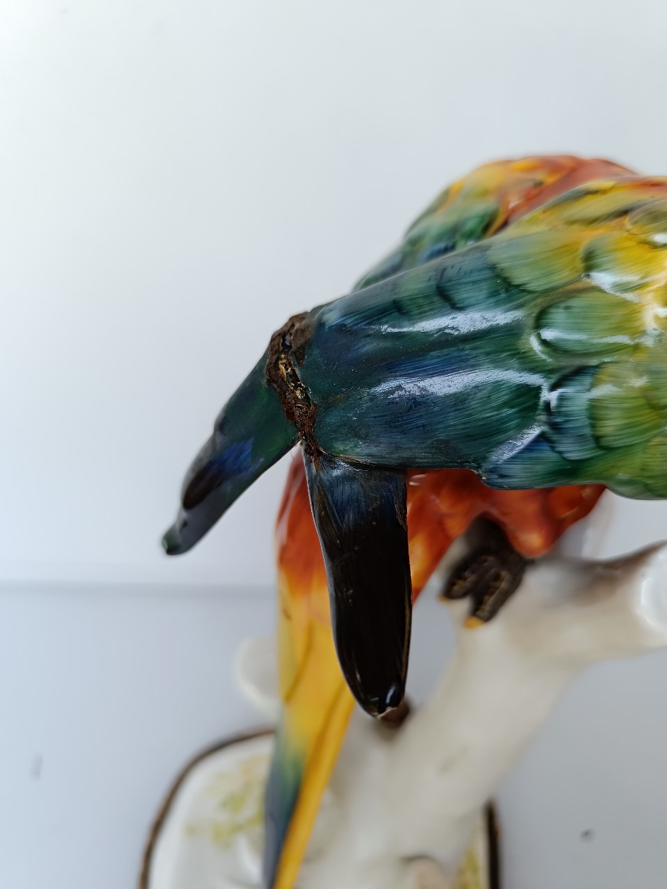 Figura guacamayo en tronco porcelana Bavaria - Imagen 4