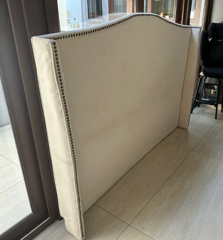 Respaldo King tachas felpa Casa Rosa