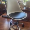 Silla de escritorio blanco y negro