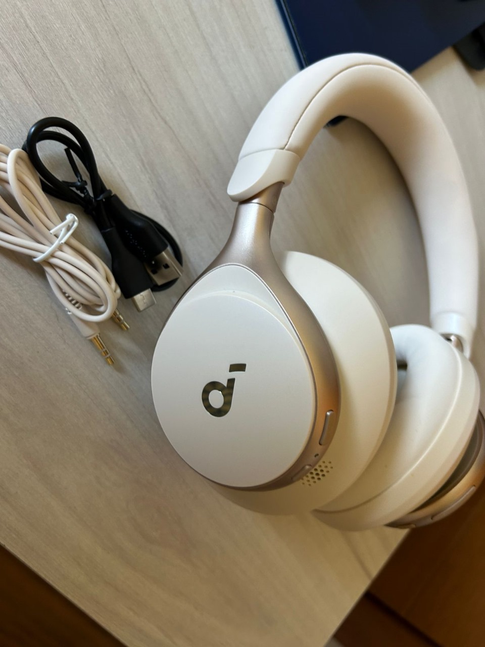 Audífono Over Ear Noise Cancelling Space One Soundcore Crema