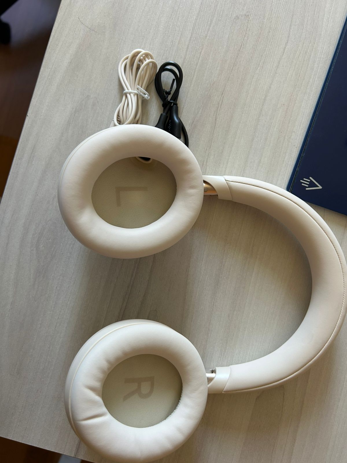 Audífono Over Ear Noise Cancelling Space One Soundcore Crema - Imagen 3