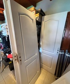 Puerta blanca interior