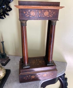 Columnas de templo en madera