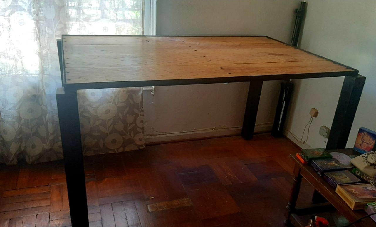 Mesa de comedor madera y fierro