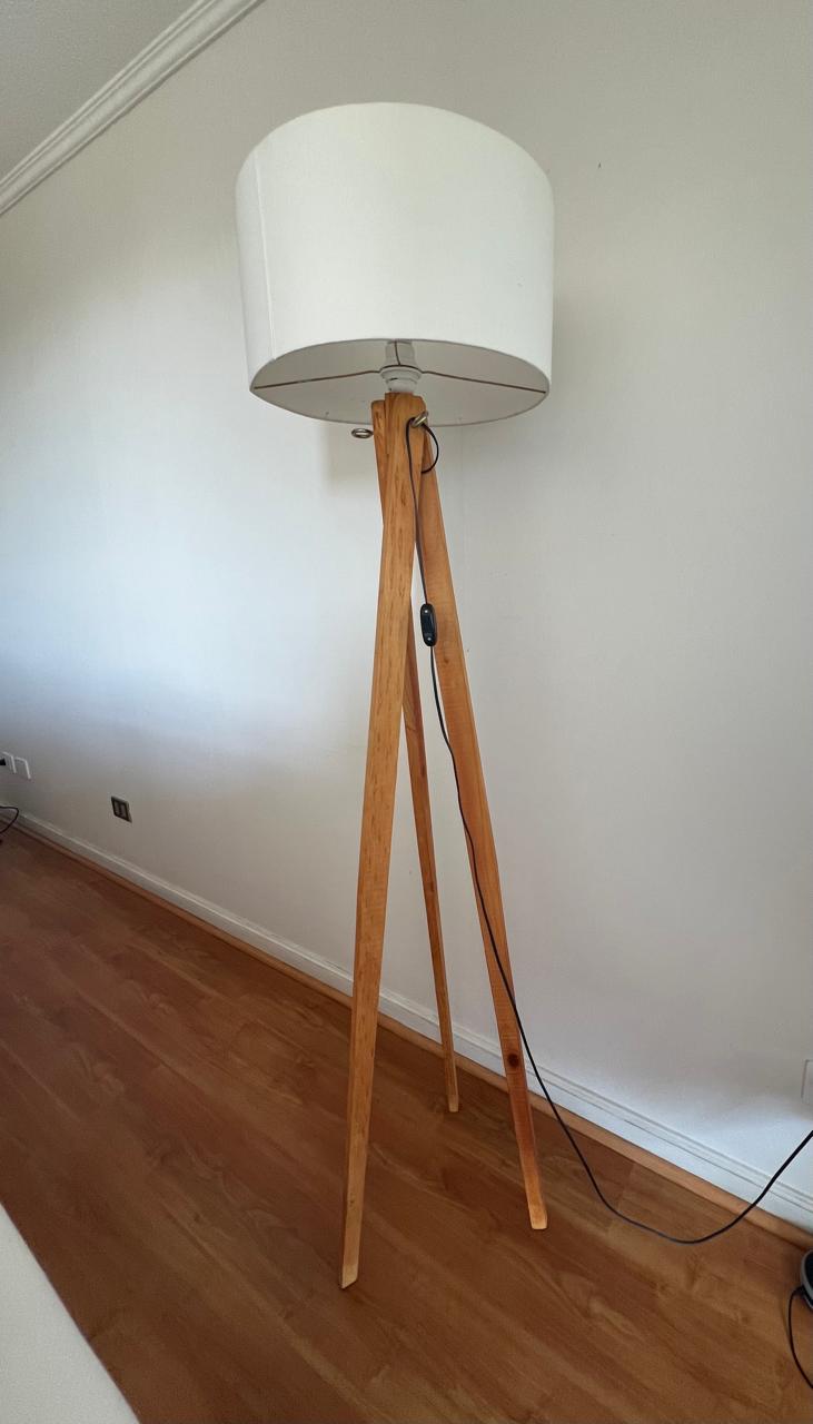 Lámpara de pie trípode madera
