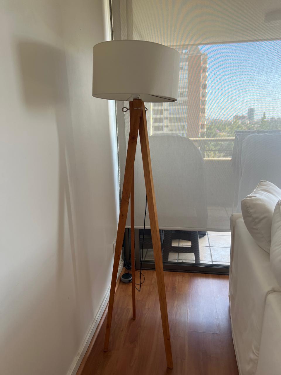 Lámpara de pie trípode madera - Imagen 2