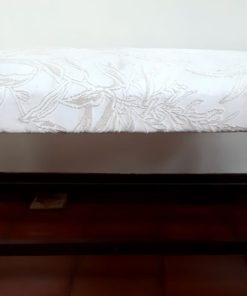 Banqueta madera y tapiz crudo