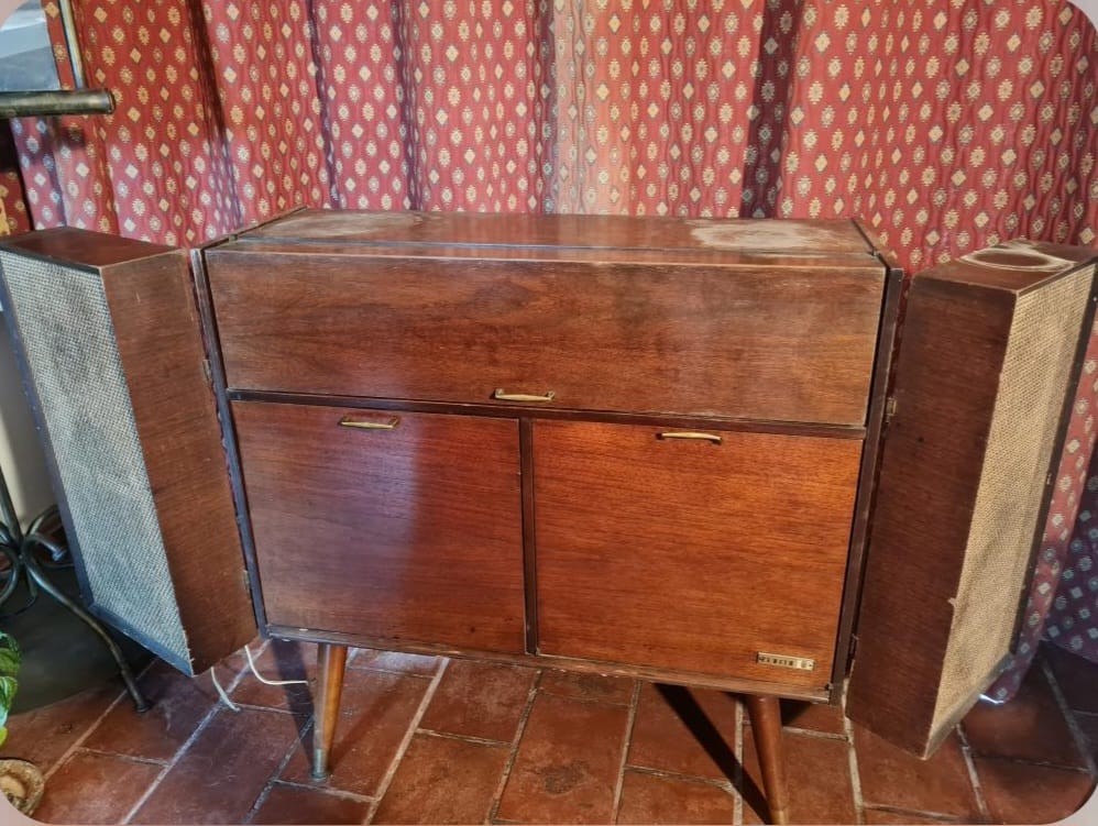 Mueble Radio antiguo