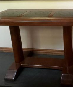 Arrimo de madera con cubierta piedra