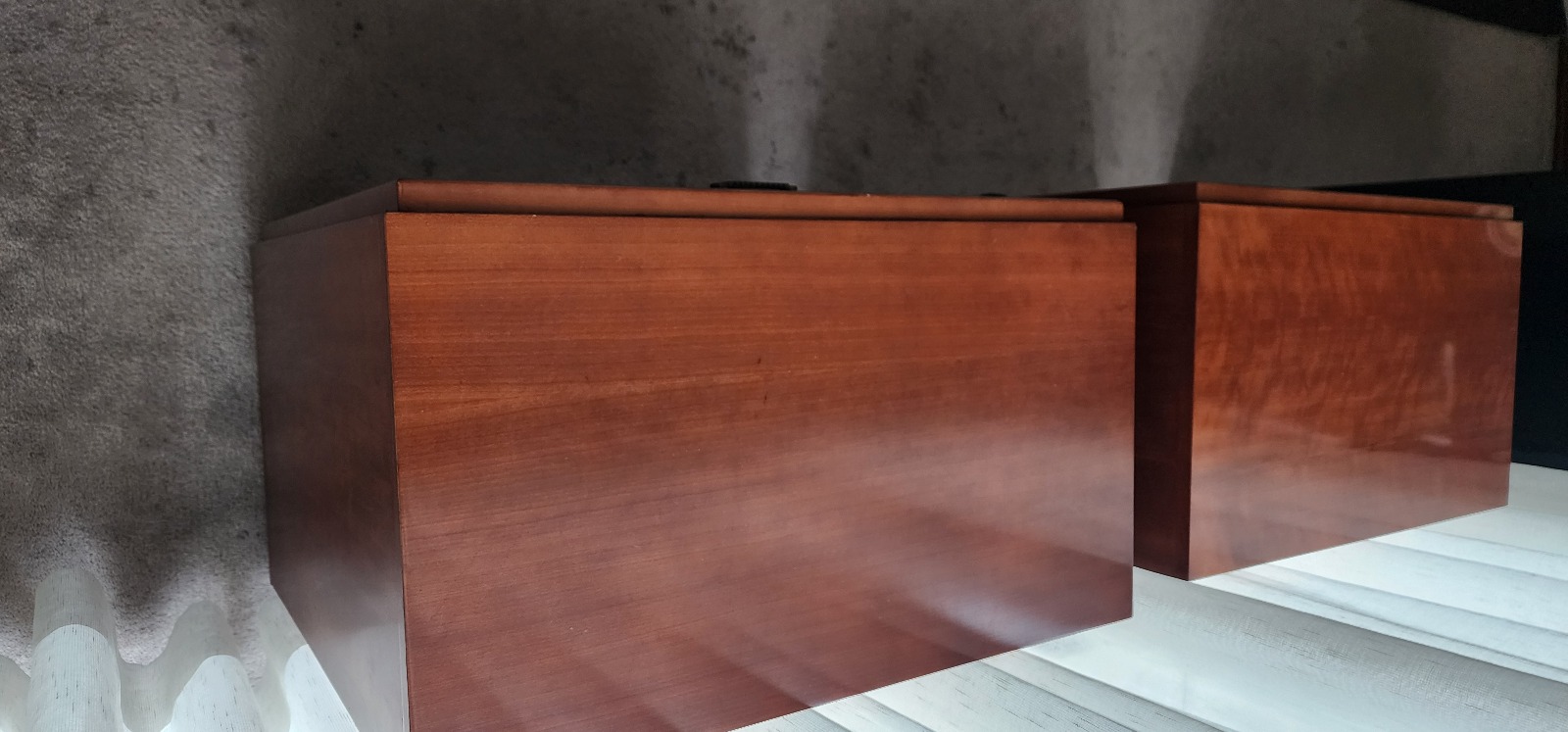 Respaldo Queen Rosen con veladores - Imagen 2