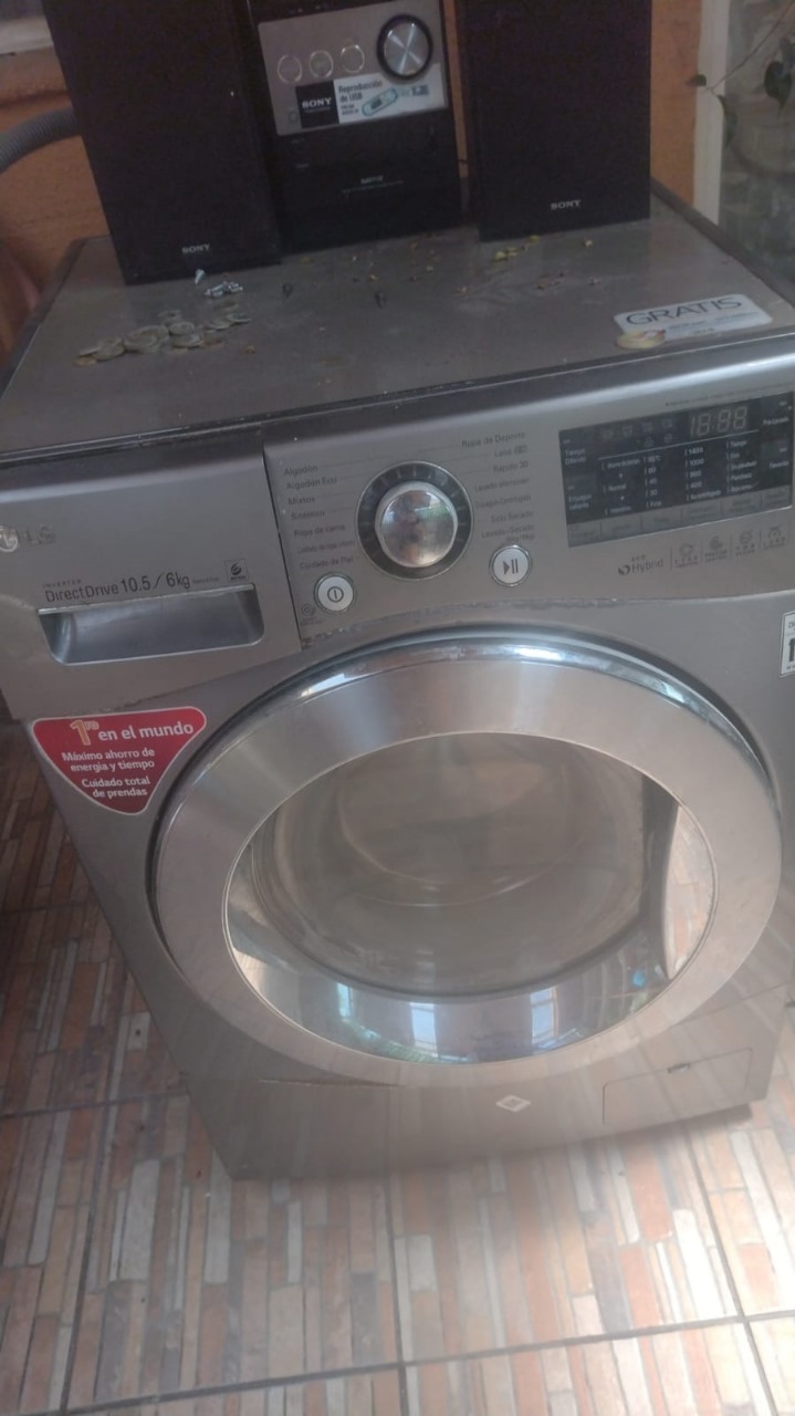 Lavadora secadora carga frontal LG 10.5 / 6 Kg