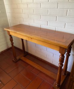 Arrimo de madera Mañío con marquetería