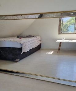 Espejo de pared borde dorado