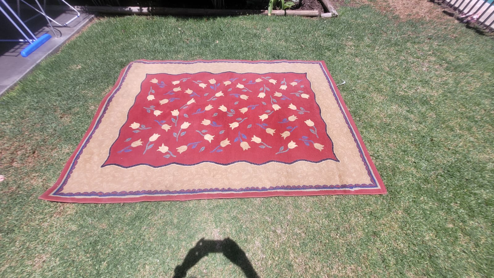 Alfombra flores burdeos - Imagen 4