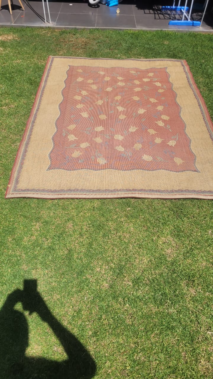 Alfombra flores burdeos - Imagen 2