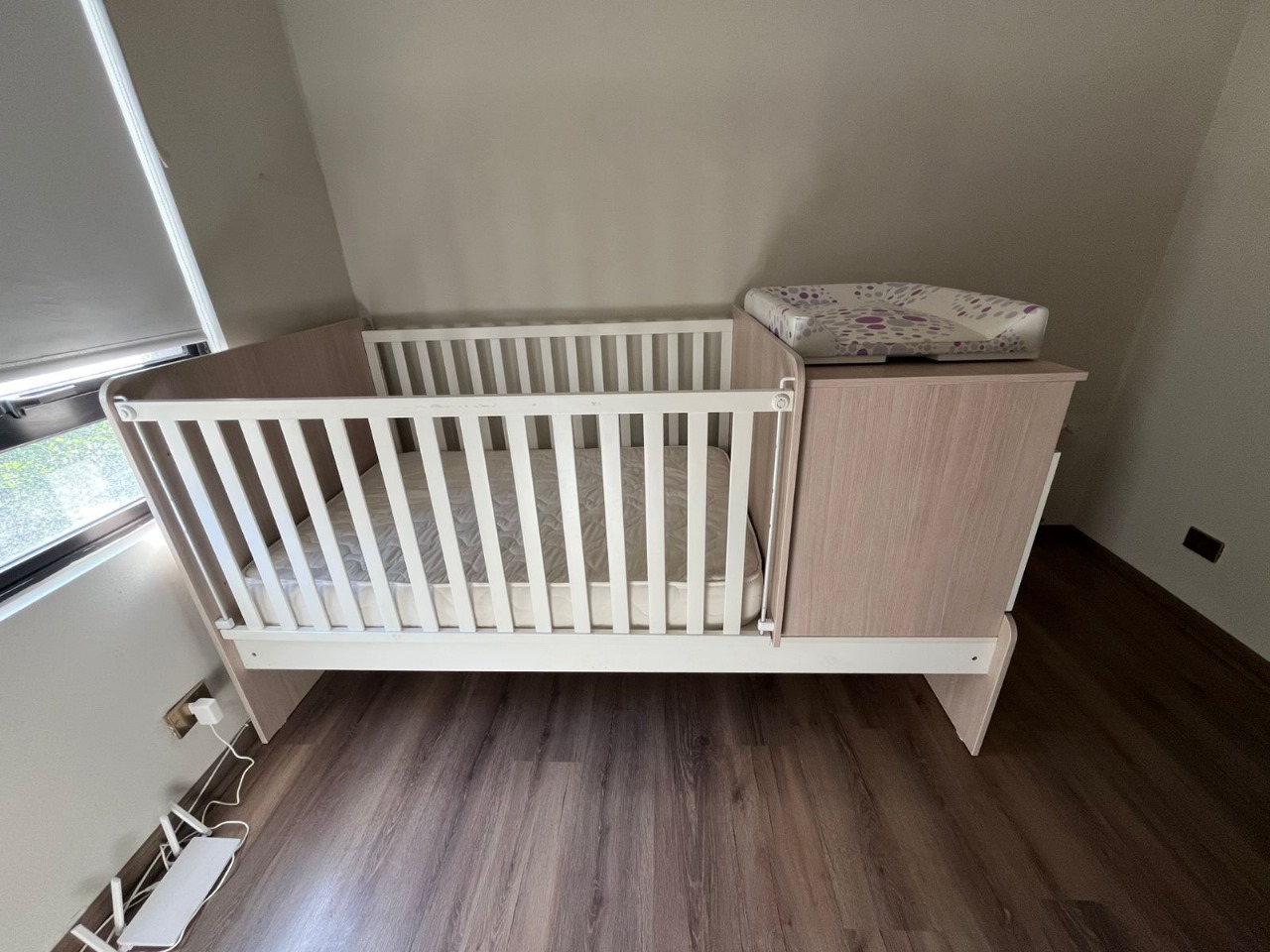 Cuna cama transición con velador Mi Cuna