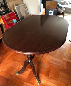 Mesa comedor ovalada antigua