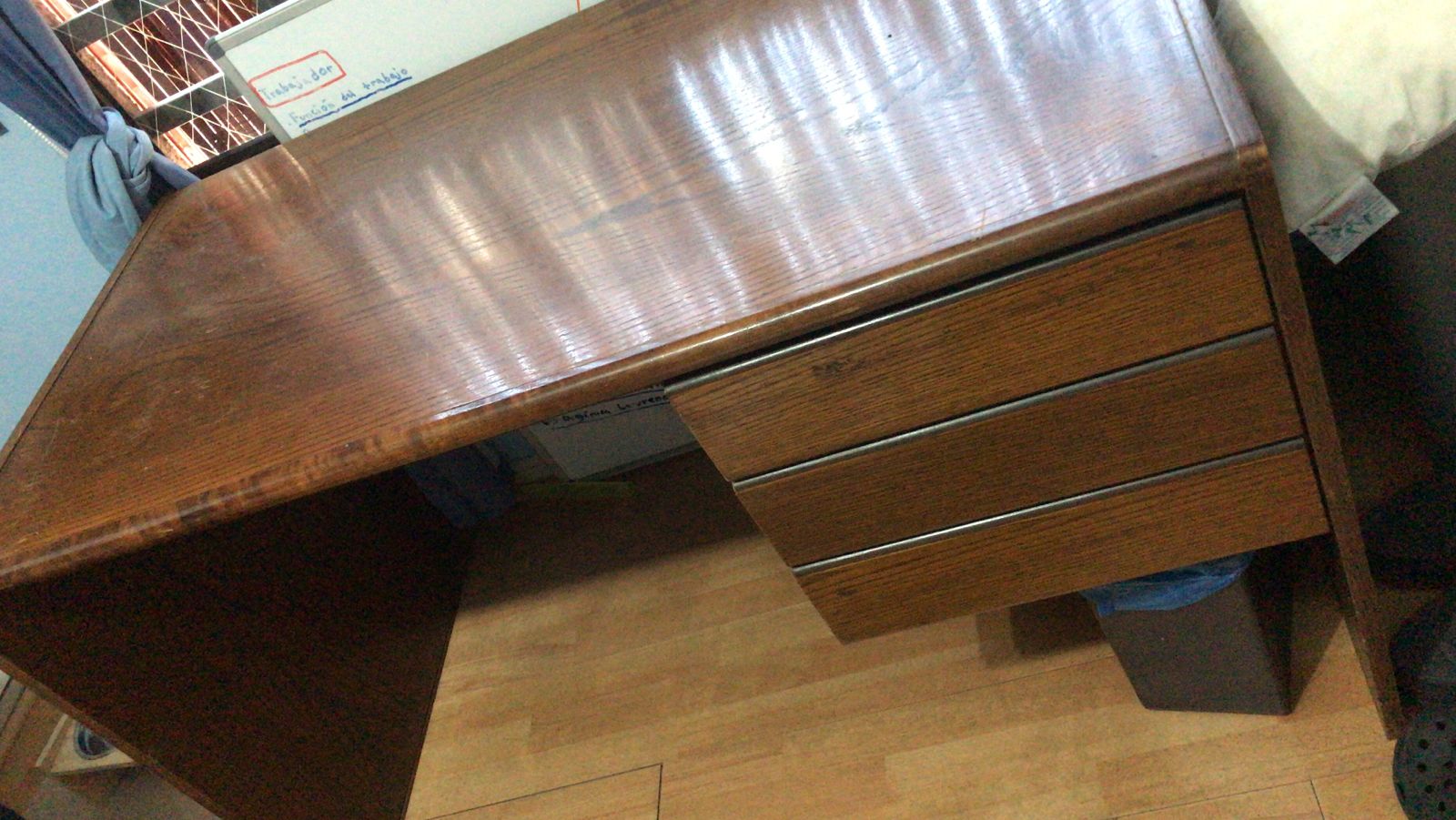 Escritorio con cajonera lateral madera - Imagen 5