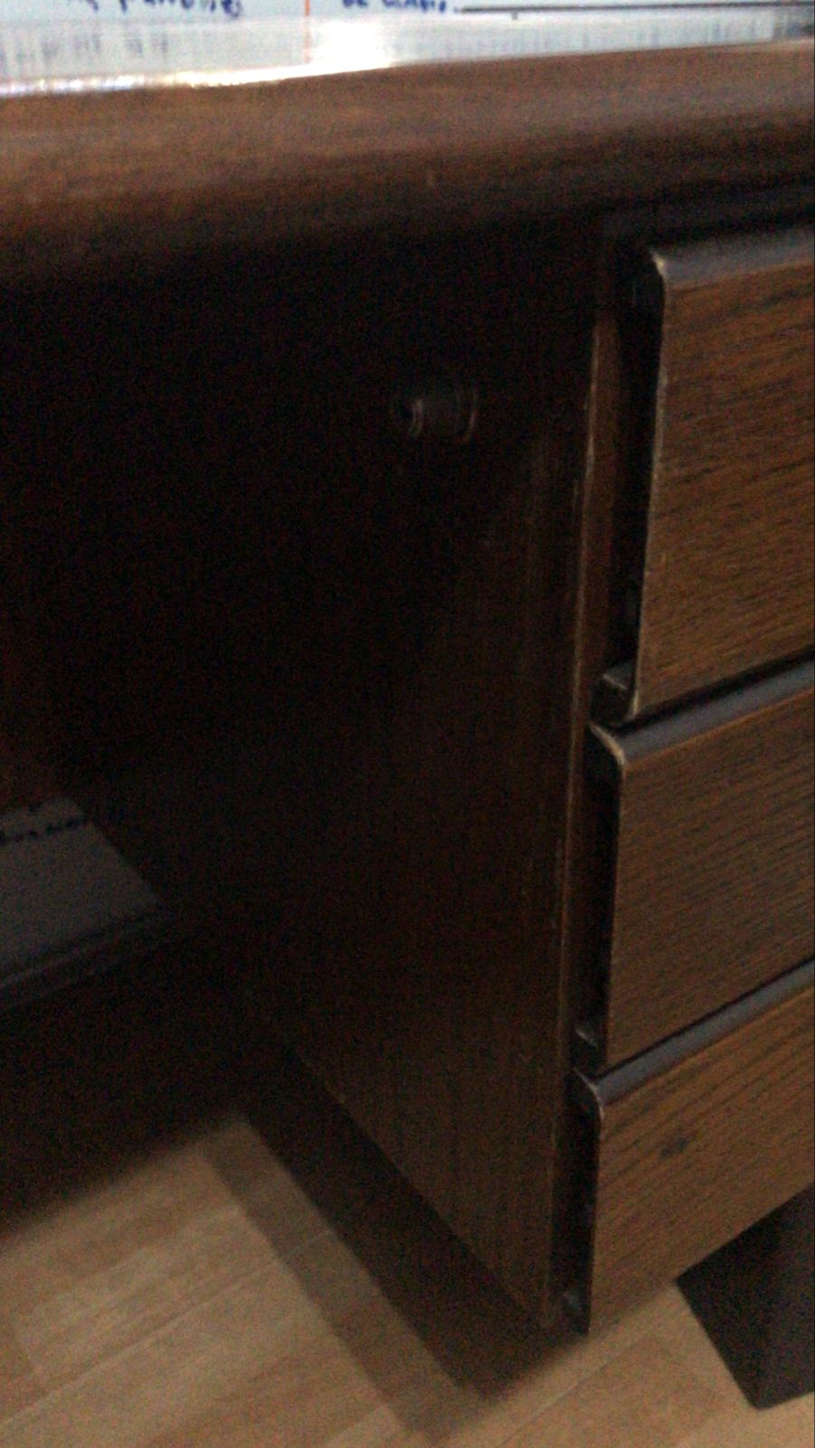 Escritorio con cajonera lateral madera - Imagen 4