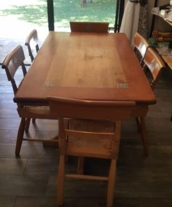 Juego de comedor Raulí con 6 sillas tejidas