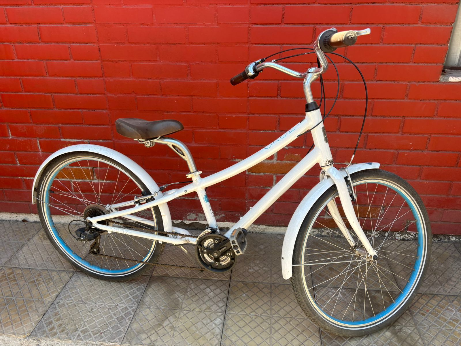 Bicicleta paseo Felt aro 27.5 - Imagen 2