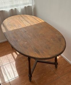 Mesa de comedor ovalada antigua