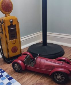 Figura estación servicio y auto