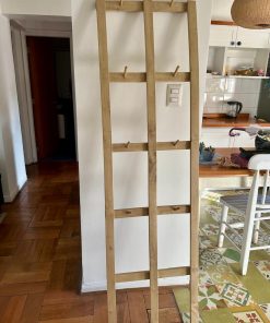 Perchero alto en madera