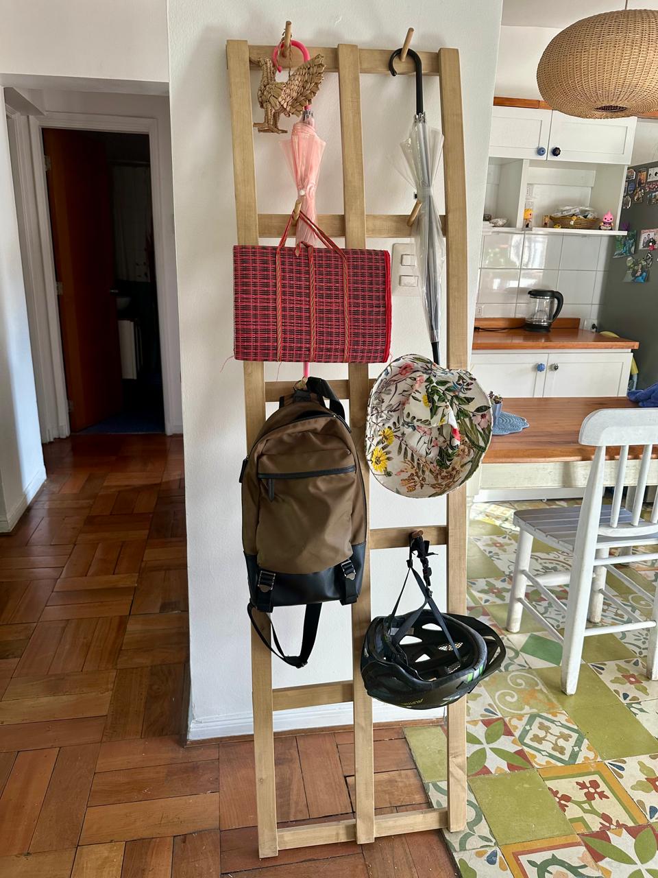 Perchero alto en madera - Imagen 2