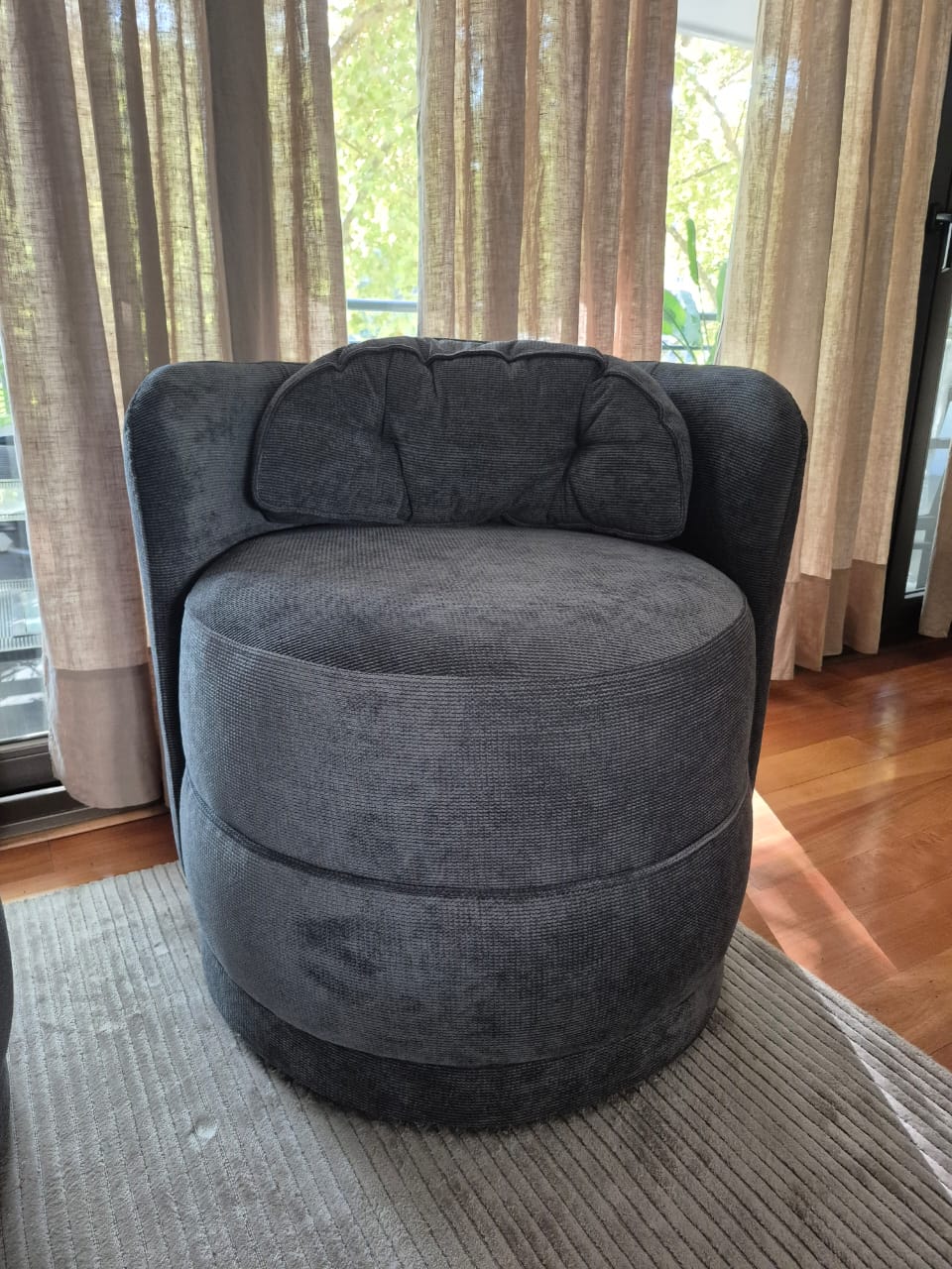 Sillones giratorios gris Nuestra Casa Design - Imagen 4