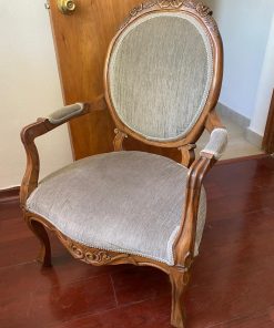 Sitial normando tallado gris