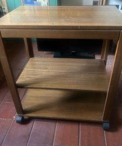 Mesa auxiliar con ruedas