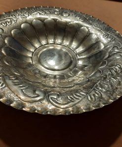 Fuente de plaque tallada