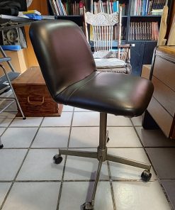 Silla de escritorio cuerina negra