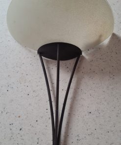 Aplique de fierro con tulipa media luna