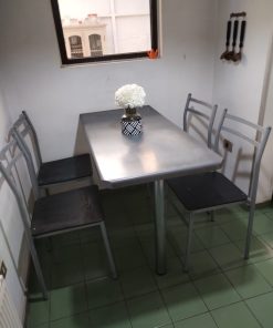 Juego de comedor diario con 4 sillas
