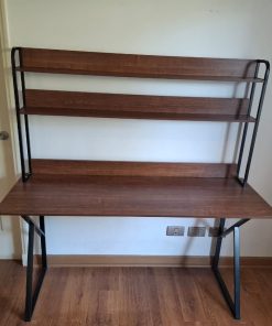 Escritorio con repisa metal y melamina