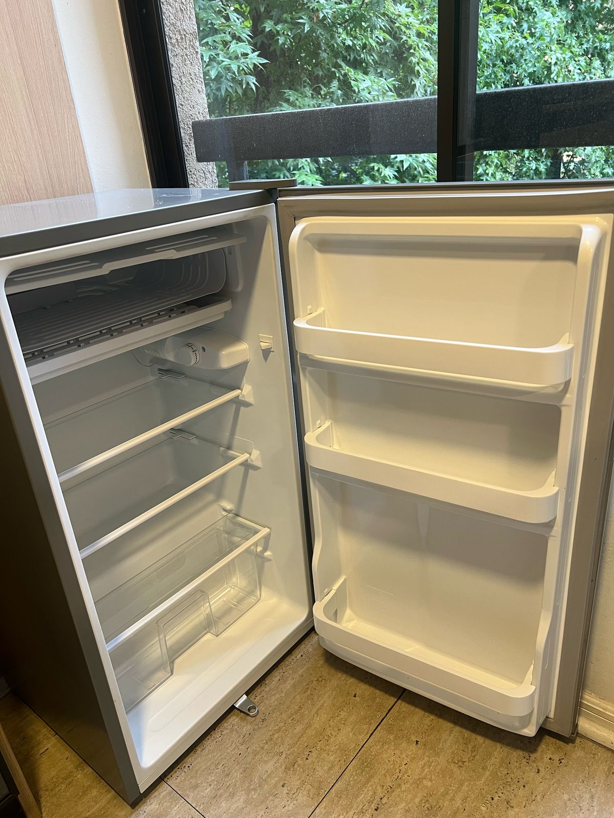 Frigobar Mabe 93 Lts - Imagen 4