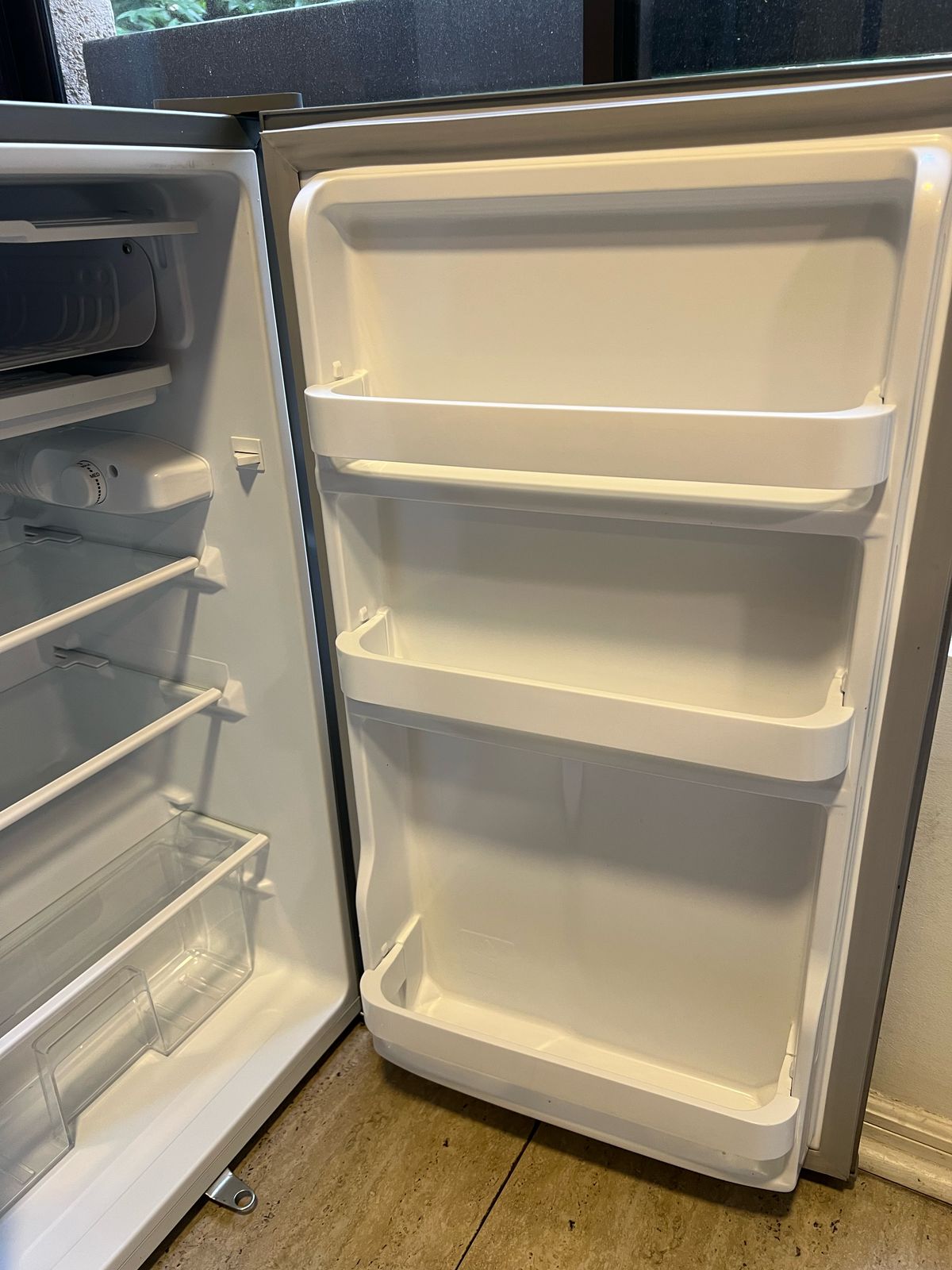 Frigobar Mabe 93 Lts - Imagen 5