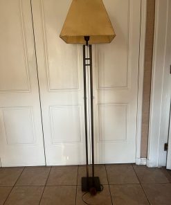 Lámpara de pie con pantalla 