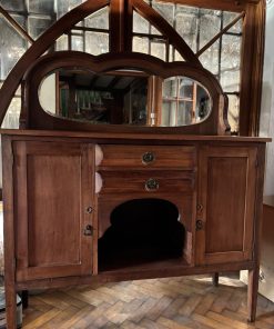 Buffet cubierta de mármol y espejo biselado