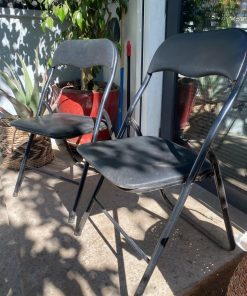 Sillas aluminio y cuerina negras