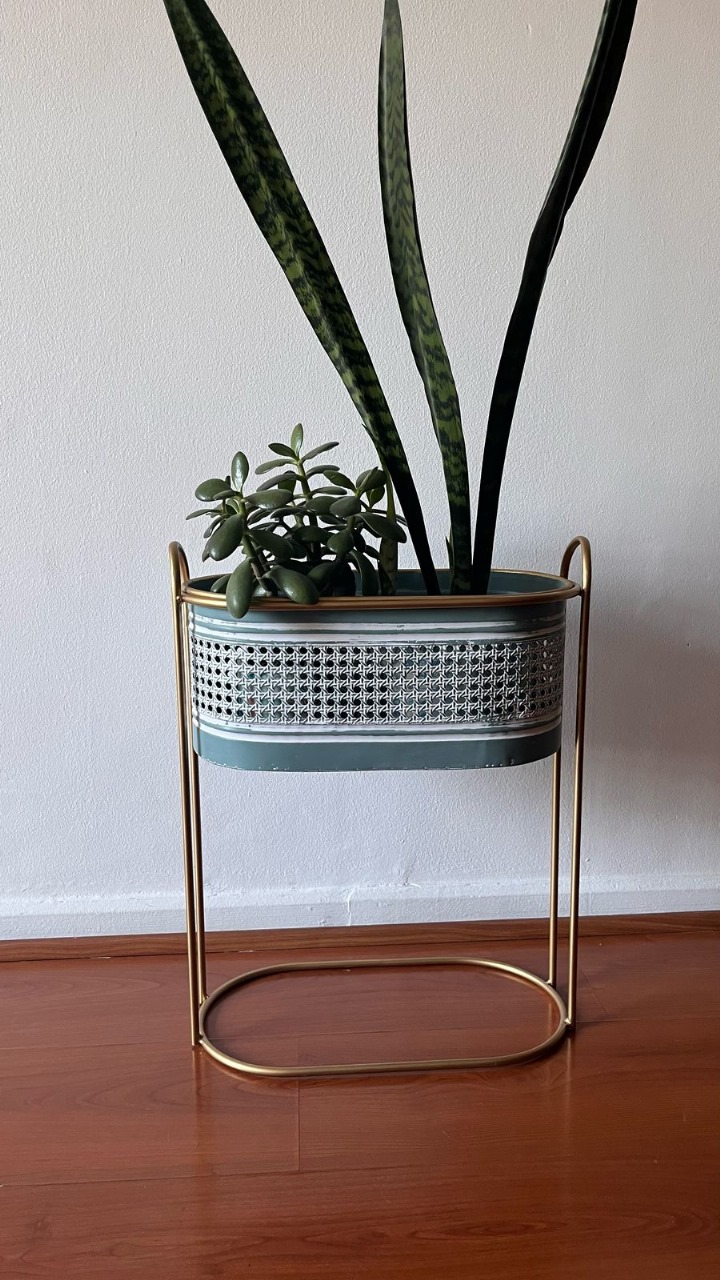 Jardinera metal decorativa