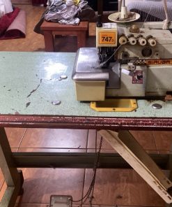 Máquina de coser overlock Siruba  