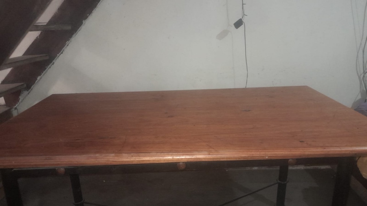 Mesa de comedor etrusca