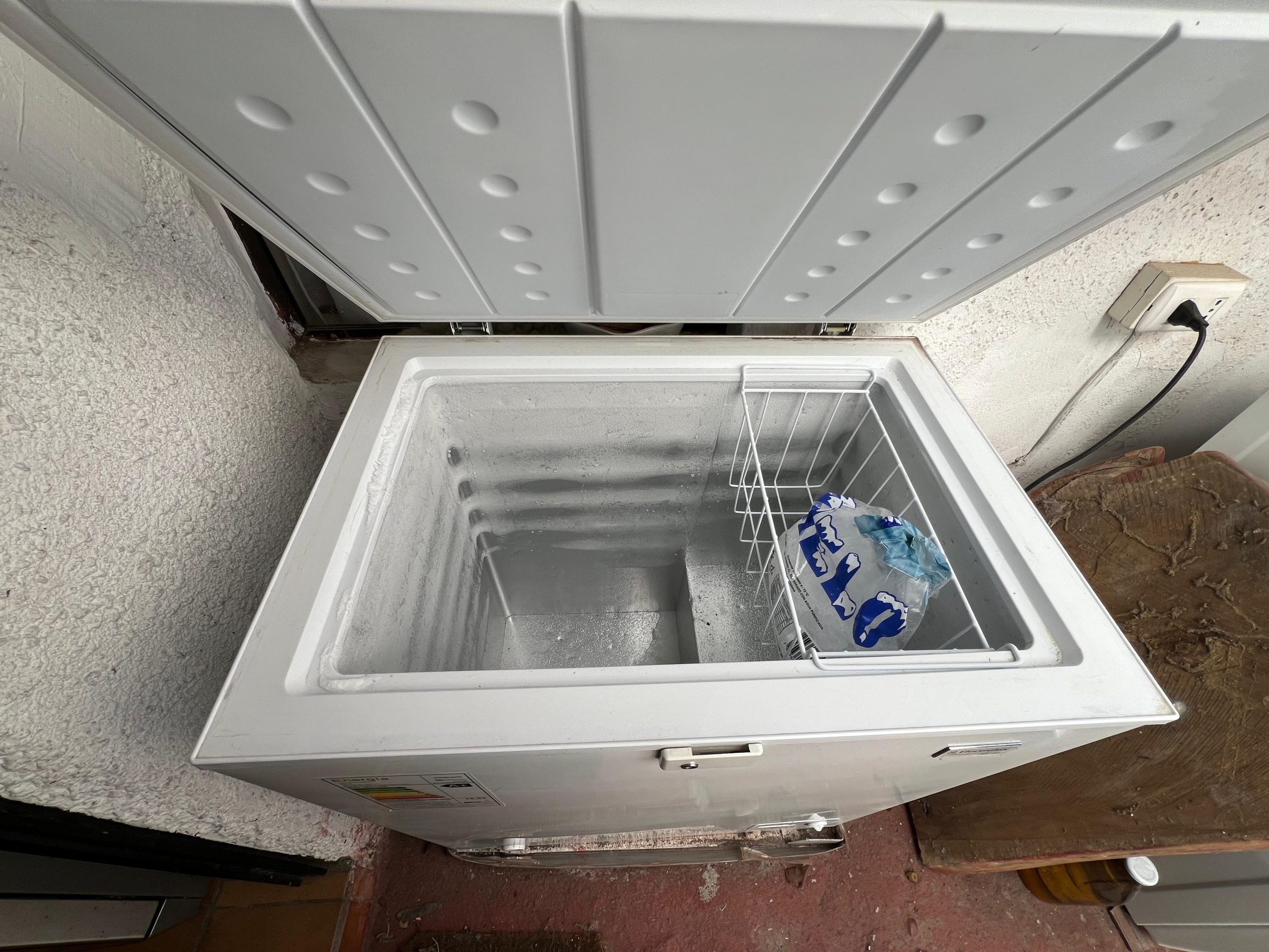 Congelador horizontal frio directo Electrolux 142 Lts - Imagen 2