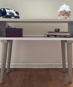 Arrimo o mesa lateral blanca