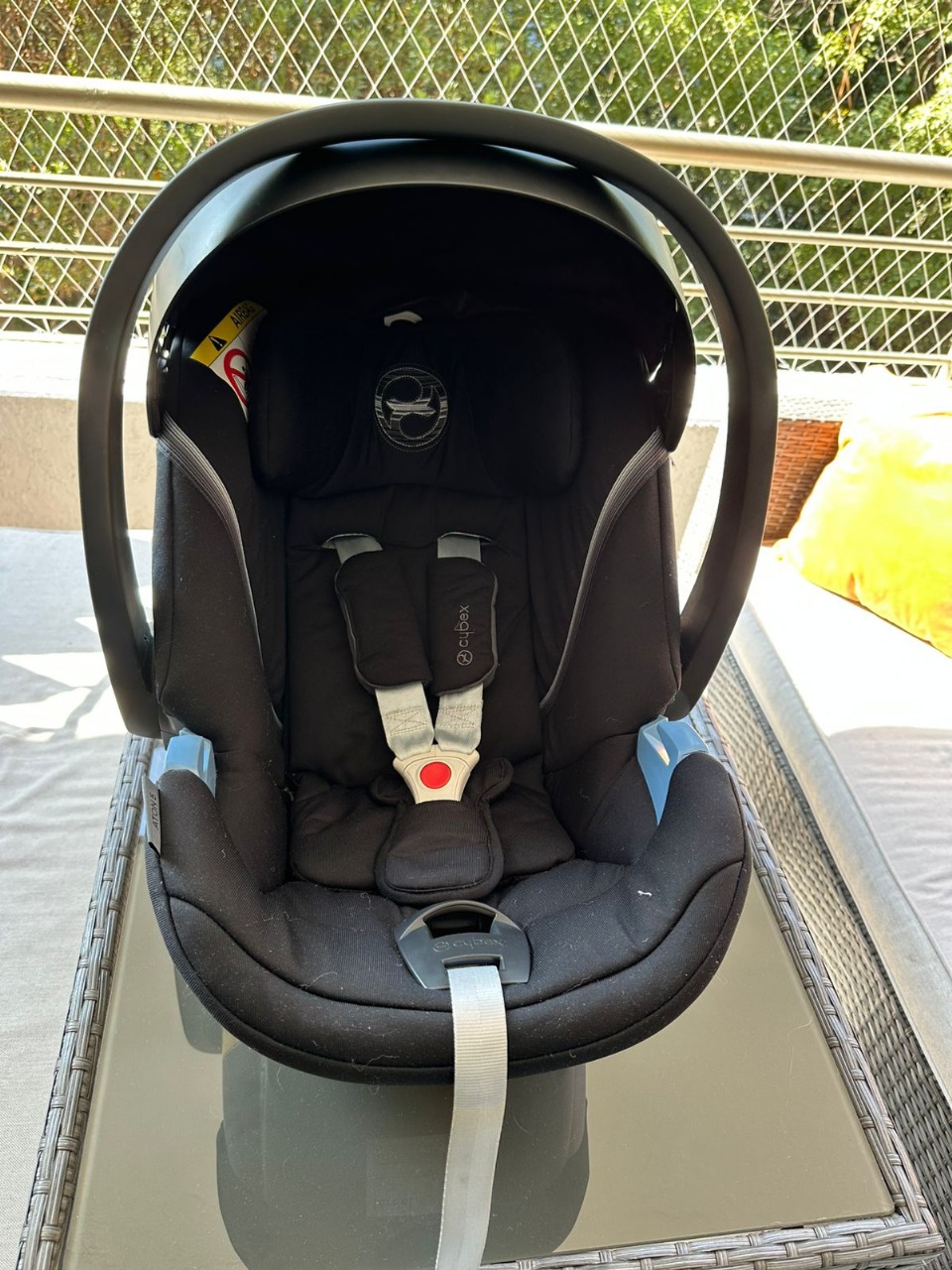 Silla para auto nido Aton G US + Base G Moon Black Cybex