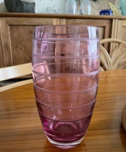 Florero antiguo morado